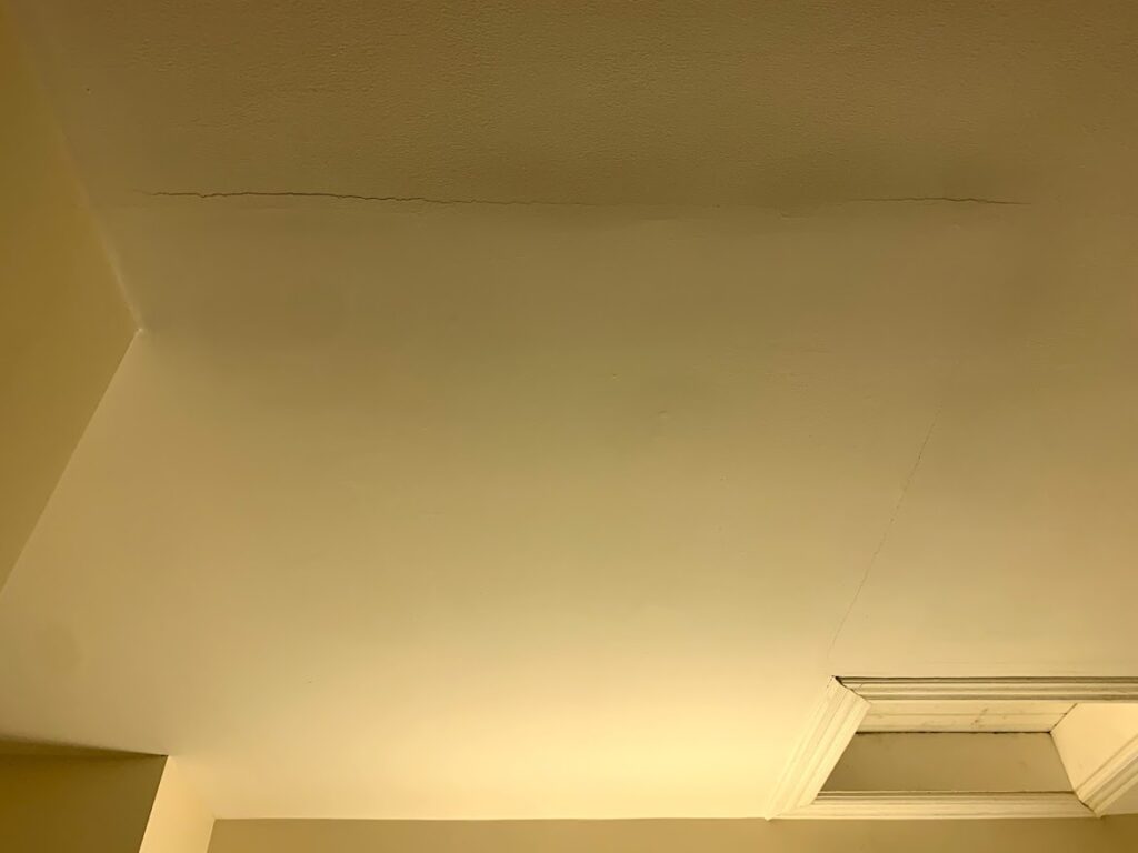 cracks in ceiling drywall